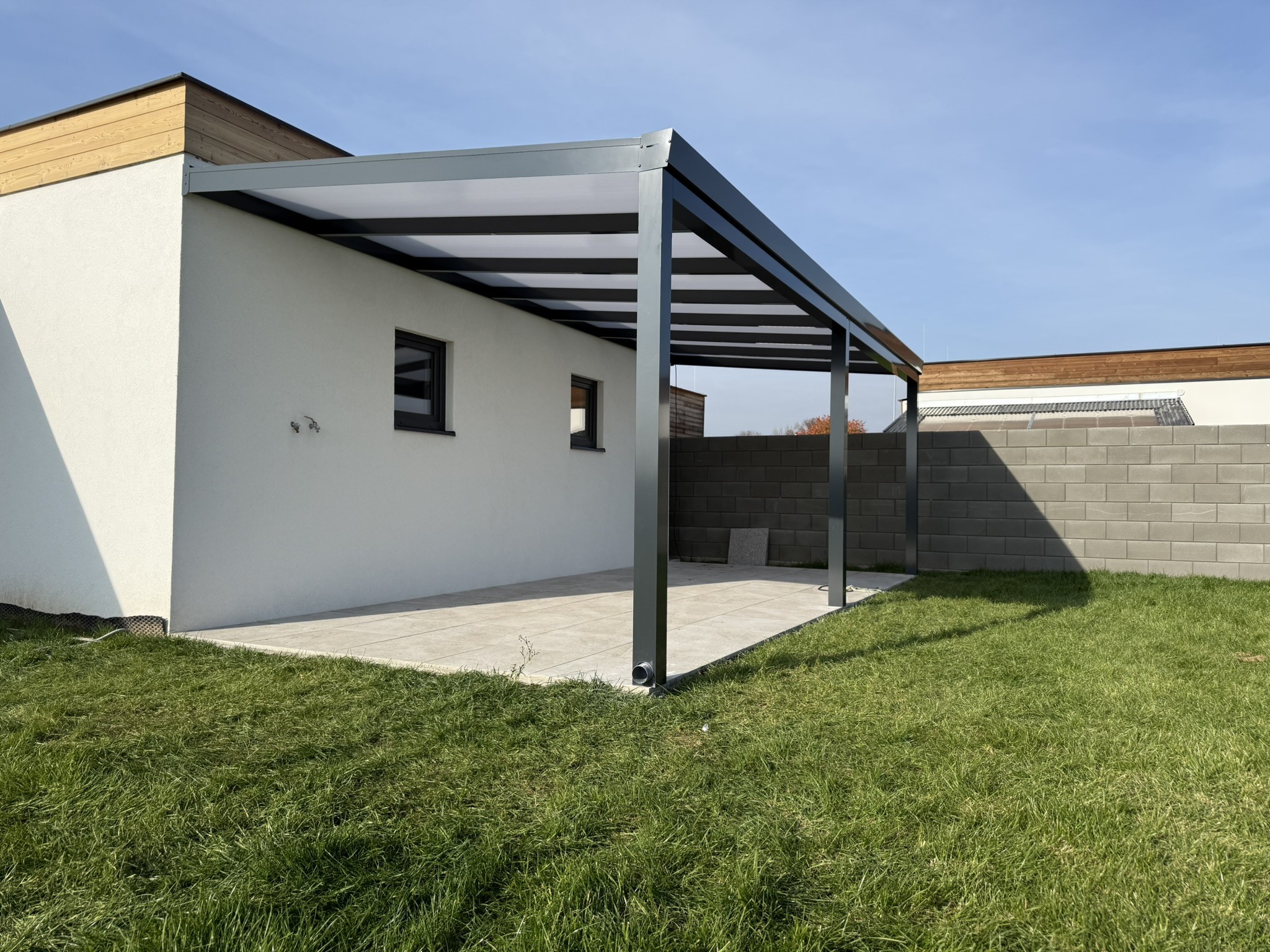 Jak správně udržovat hliníkovou pergolu, aby vydržela desítky let