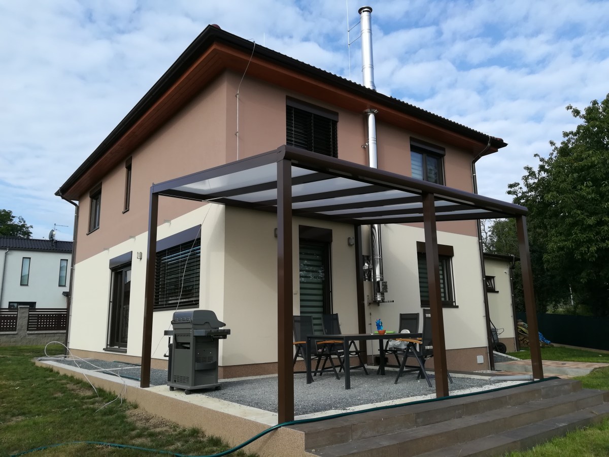 Pergola hnědá RAL8017 600 x 400 cm provedení DELUXE