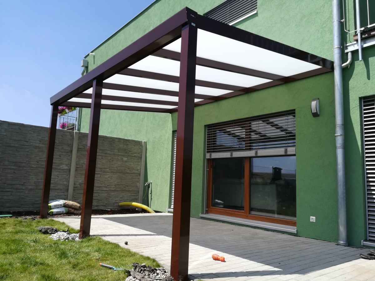 Pergola hnědá RAL8017 600 x 350 cm provedení DELUXE